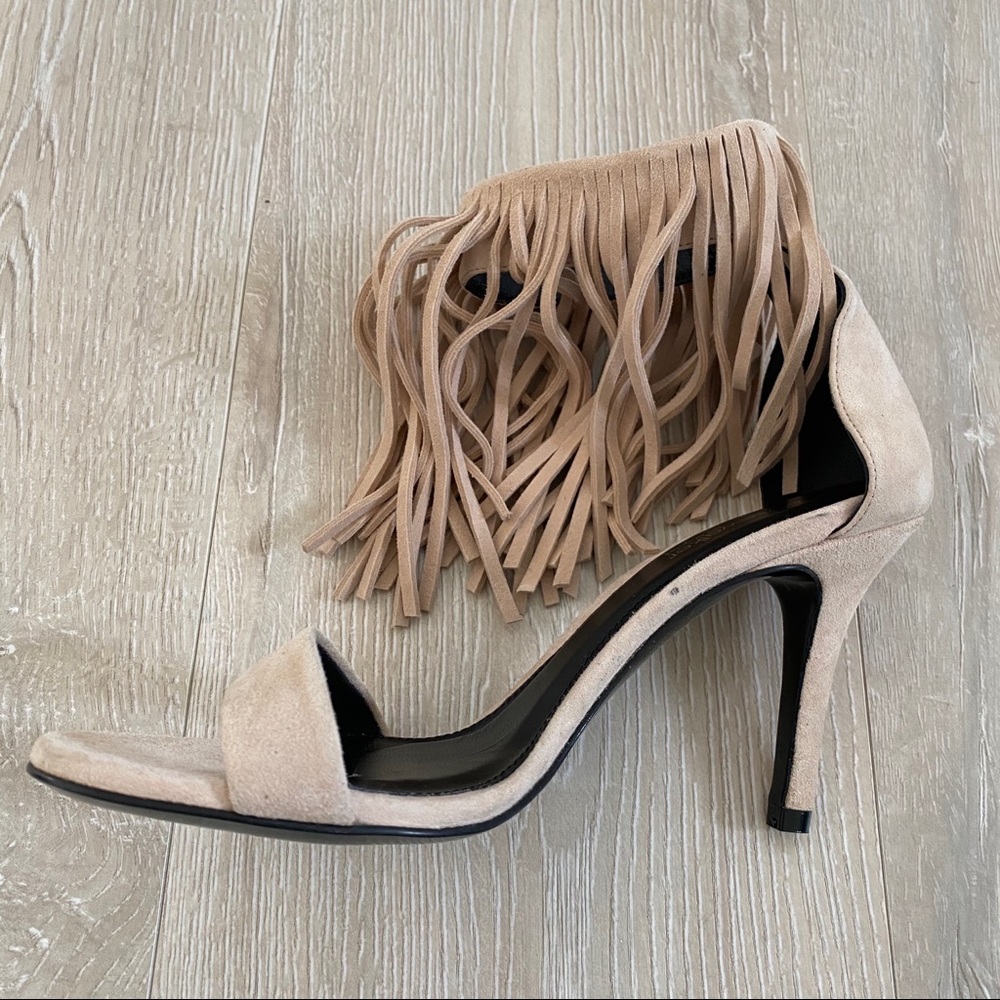 ELYSE WALKER Cream Suede “Alex” Fringed Sandal 37